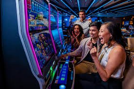 Studio Live Casino asiaslot777 dengan meja Baccarat dan dealer profesional